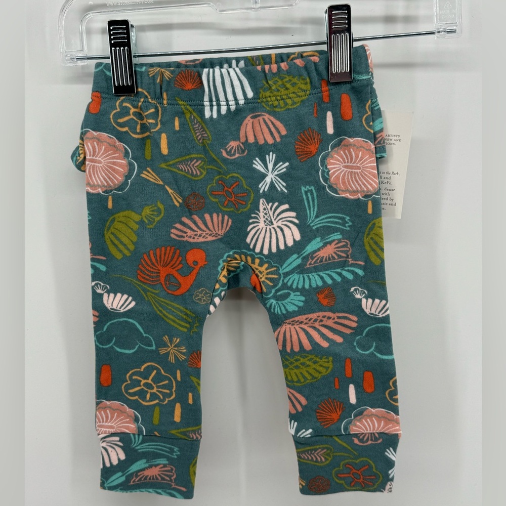 NWT Apple Park jogger with ruffle on behind. 3-6 months.